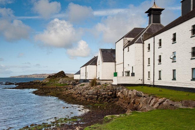 4-Day Islay & Whisky Tour Including Admissions from Edinburgh - What the small coach adds to the experience