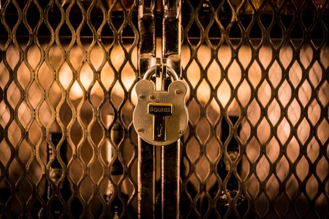 90min Underground Whisky Tasting in Edinburgh's Old Town - Entering Edinburgh’s underground Lost Close