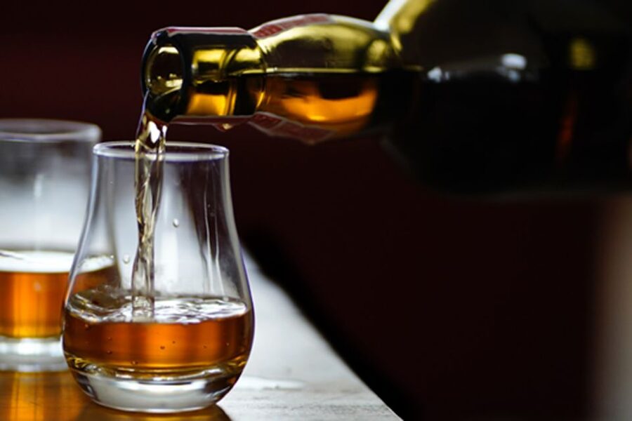 Aberdeen, Shire Castle & Distillery Private Group Day Tour - Lunch at a local restaurant