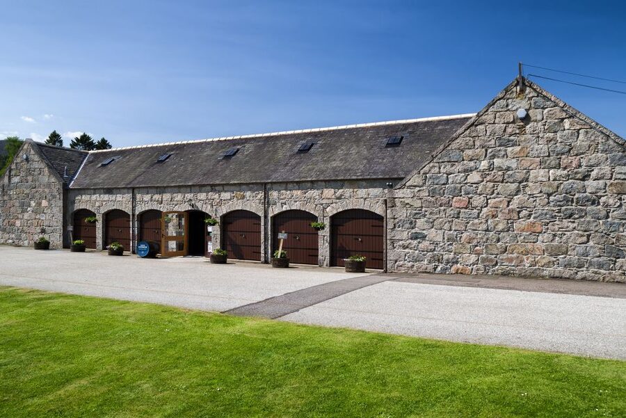 Aberdeen, Shire Castle & Distillery Private Group Day Tour - Starting in Aberdeen and Old Aberdeen