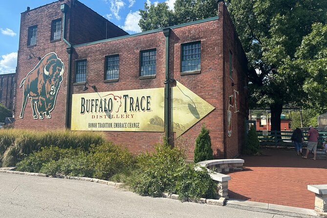 Bourbon Bites. The Kentucky Bourbon Tours Experience - Small producers add character to the route