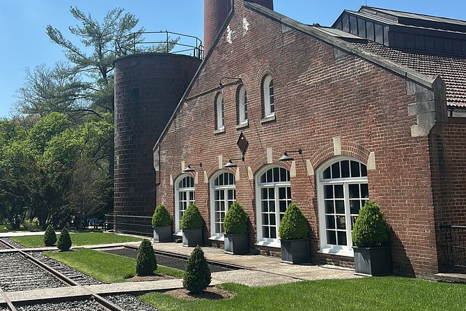 Bourbon Bites Tour. Hunter the Bourbon Edition.the Rare Bottles - Craft bourbon gets its turn in Lexington