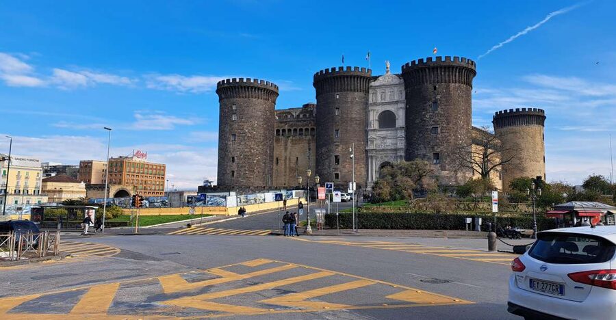Bourbon Naples: Exclusive guide and Royal Palace pass - Naples in one compact historic walk