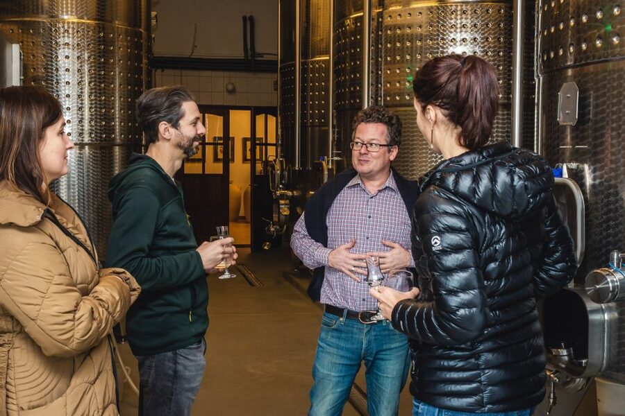 Budapest: Hungarian Whisky, Gin, and Pálinka Tasting - The guide makes the difference