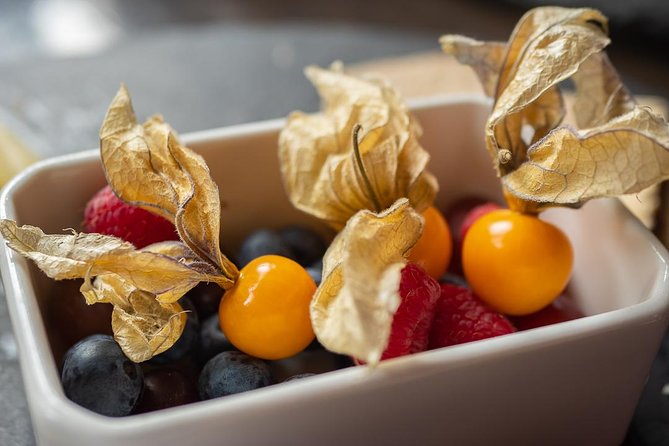 Deluxe Whiskey and Food Tasting in Dublin - The guide can make or break the evening