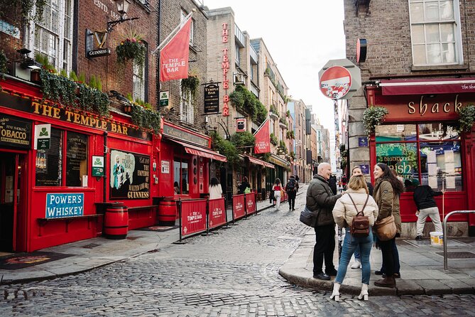 Dublin in a Day: Dublin Castle, Book of Kells, Guinness & Whiskey - The Liffey, Ha’Penny Bridge, and Temple Bar