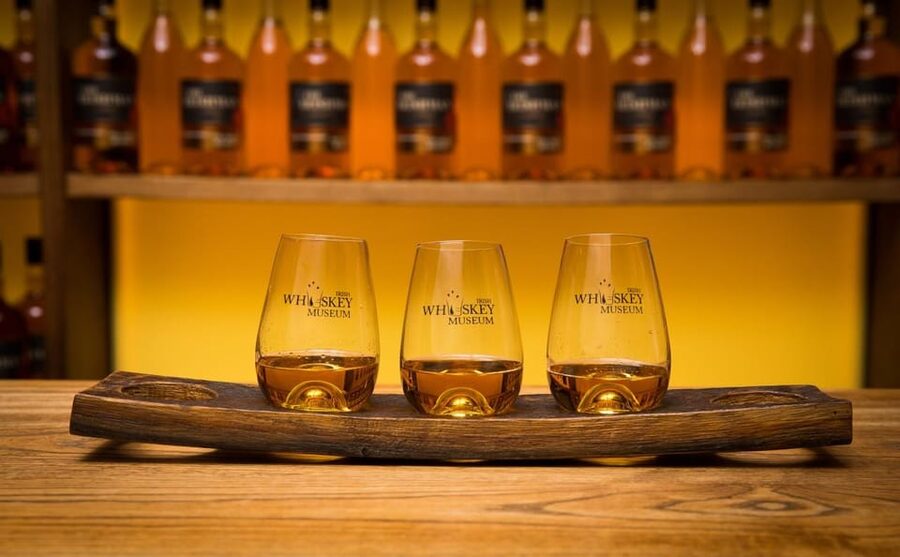 Dublin: Irish Whiskey Museum Tour and Whiskey Tasting - Three classic pours or four premium whiskeys