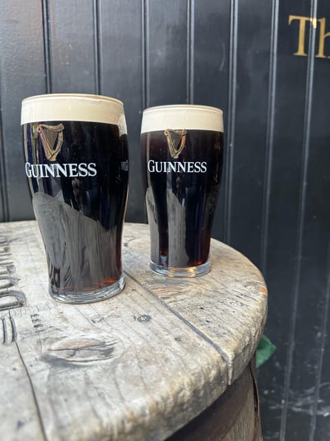 Dublin: Pub Tour. Pour The Perfect Guinness, Whiskey & Music - Temple Bar and the Art of the Guinness Pour