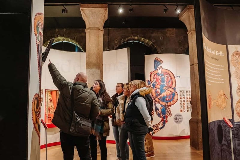 Dublin: Trinity College, Castle, Guinness and Whiskey Tour - Trinity College and the early Book of Kells visit