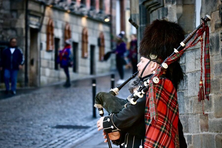 Edinburgh: Food Tour with Scotch, Haggis, Secret Dish & More - Who should book this Edinburgh food tour?