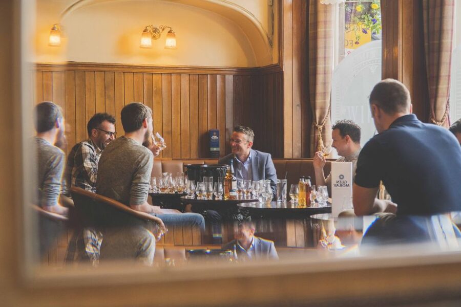 Edinburgh: Guided Whisky Tasting & Walking Tour - Starting at The Barony Bar on Broughton Street
