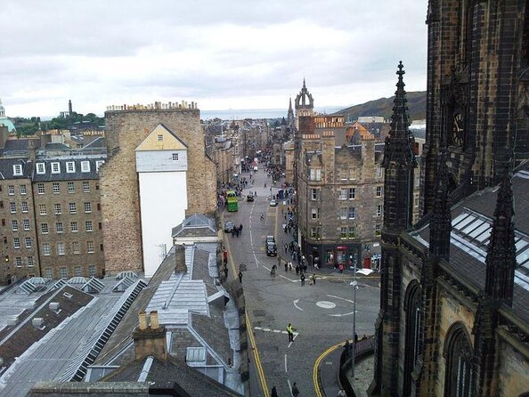 Edinburgh: Historical Gems Tour with Whisky & Local Flavours - Key points at a glance