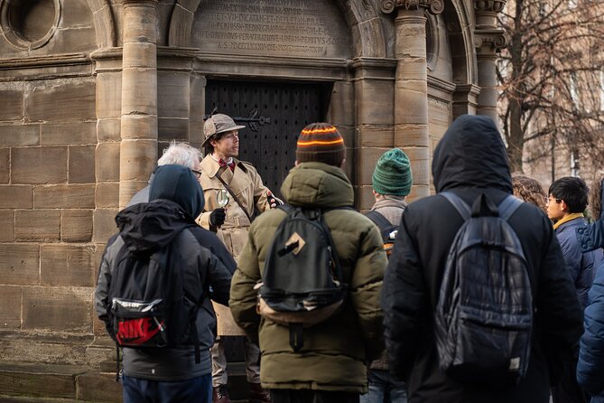 Edinburgh: Historical Gems Tour with Whisky & Local Flavours - Why this Old Town walk feels different