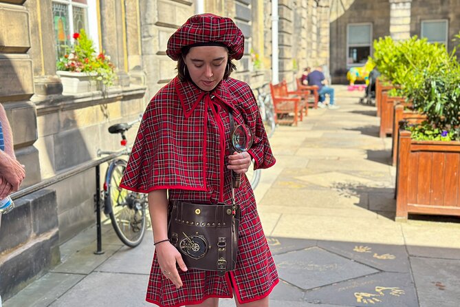 Edinburgh: Historical Gems Tour with Whisky & Local Flavours - The Royal Mile beyond the shopfronts