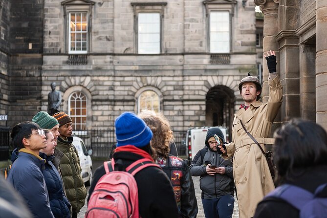 Edinburgh: Historical Gems Tour with Whisky & Local Flavours - Canongate and the walk toward Holyrood