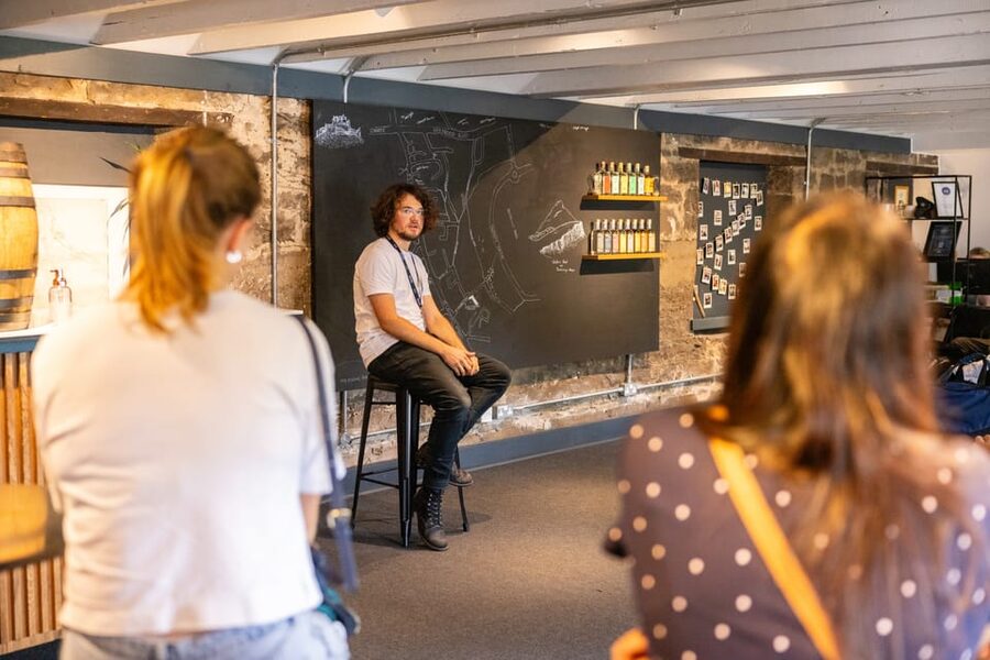 Edinburgh: Holyrood Distillery Whisky & Gin Tour - Washbacks, copper stills, and a new whisky style