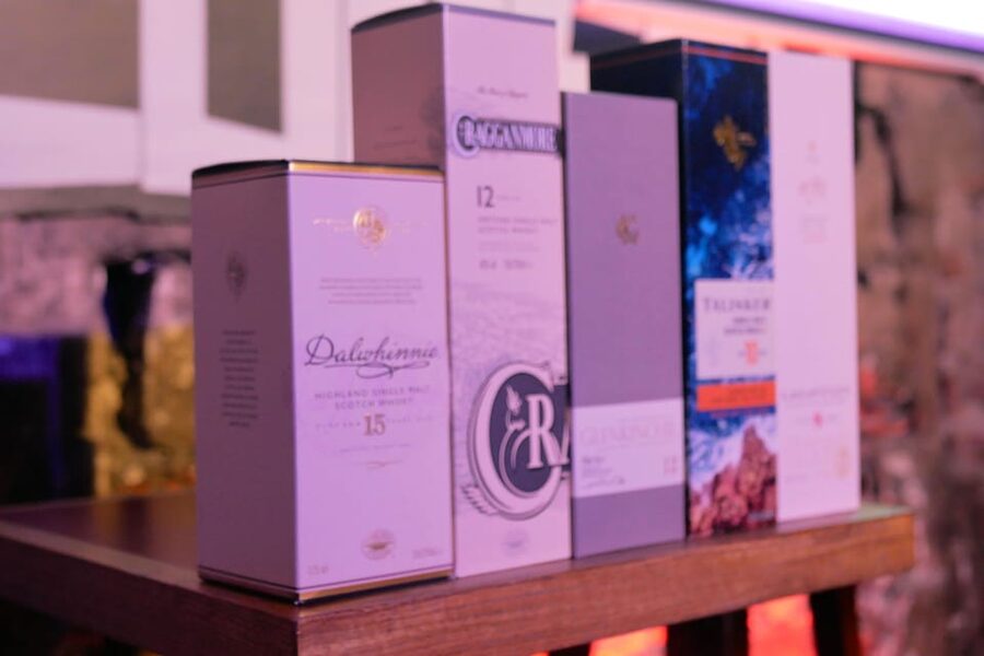 Edinburgh: Mountebank Comedy Whisky Tasting - The 90-minute tasting, from first dram to last