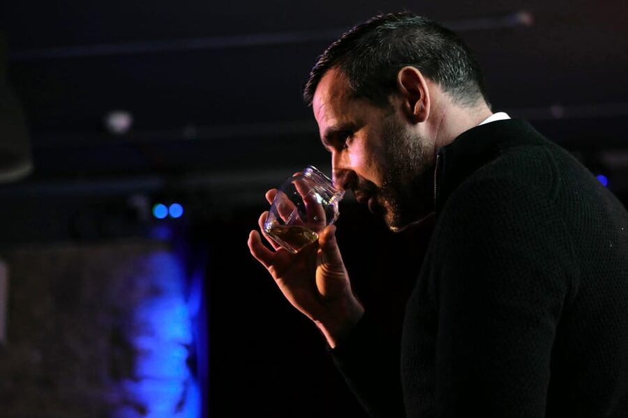Edinburgh: Mountebank Comedy Whisky Tasting - Comedy that makes whisky easier to understand