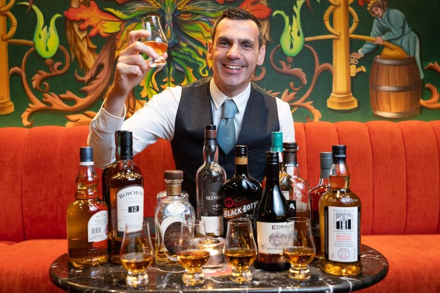 Edinburgh: Mountebank Comedy Whisky Tasting - The dog factor: Brahan, the Bonnie Prince