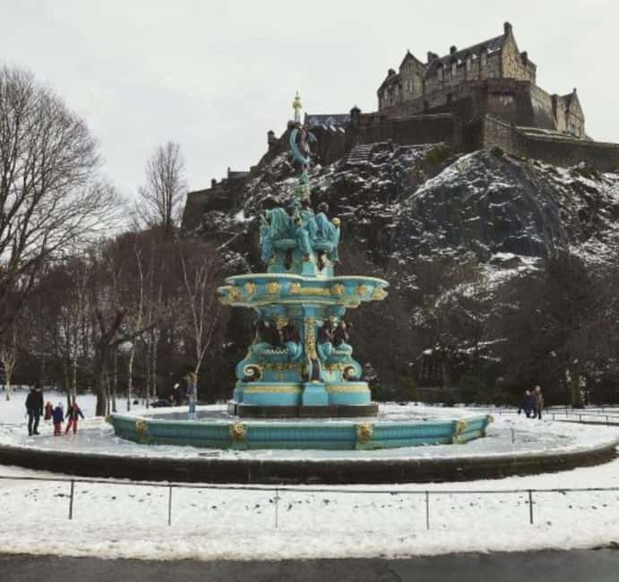 Edinburgh: Old Town guided walk with a free whisky included - Greyfriars Kirkyard and the final stories