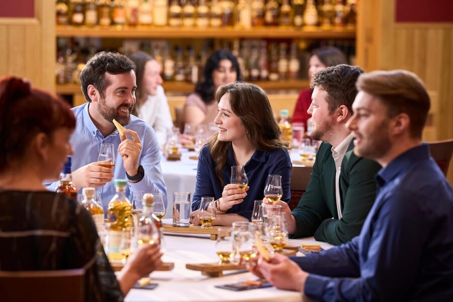 Edinburgh: Scotch Whisky Tasting Experience with Canapés - Four Scotch whiskies in one focused hour