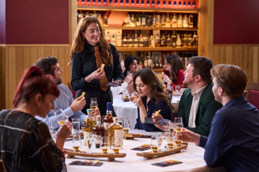 Edinburgh: Scotch Whisky Tasting Experience with Canapés - Booking advice for an Edinburgh sightseeing day