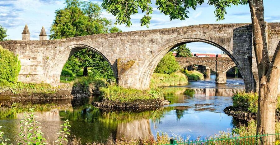 Edinburgh: Stirling, Whisky and St Andrews Tour in Spanish - From Edinburgh’s Royal Mile to Stirling Castle
