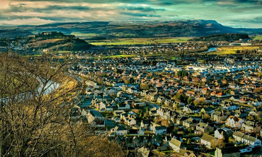 Edinburgh: Stirling, Whisky & St Andrews Tour in Italian - Stirling Castle and Scotland’s royal past