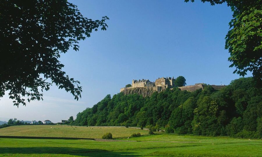 Edinburgh: Stirling, Whisky & St Andrews Tour in Italian - Starting on Edinburgh’s Royal Mile