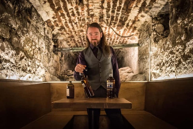 Edinburgh: The Lost Close Underground Scotch Whisky Tasting - Stories that make the tasting easier to follow