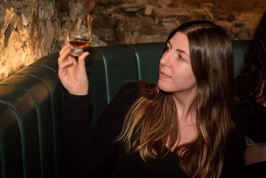 Edinburgh: Underground Vaults Tour with Whisky or Gin - Starting behind St Giles Cathedral
