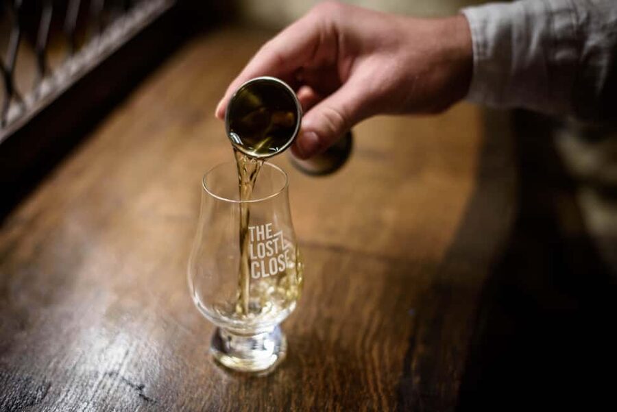 Edinburgh: Underground Vaults Tour with Whisky or Gin - The Lost Close and the story below the Royal Mile
