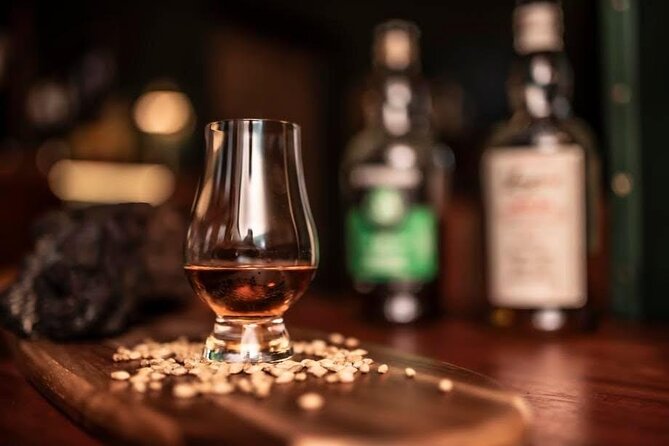 Edinburgh Whisky Tasting and History on the Royal Mile - Why the Small Group Size Matters