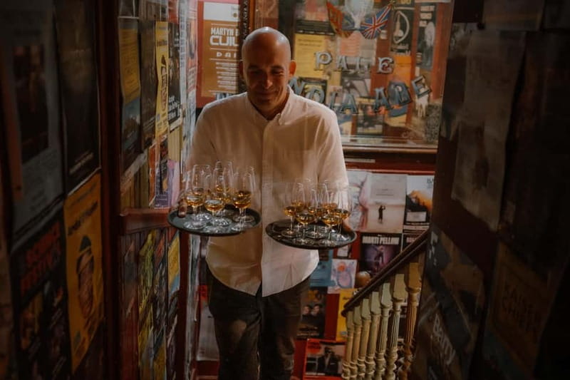 Edinburgh: Whisky Tasting and Storytelling in a Historic Pub - Four single malts from different regions