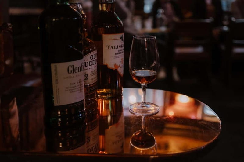 Edinburgh: Whisky Tasting and Storytelling in a Historic Pub - What the $43 price gets you