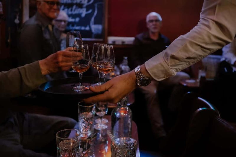 Edinburgh: Whisky Tasting and Storytelling in a Historic Pub - Who should book it