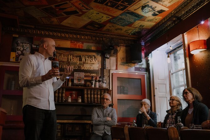 Edinburgh: Whisky Tasting with Storytelling in a Historic Pub - Stories of smugglers, poets, and distilleries
