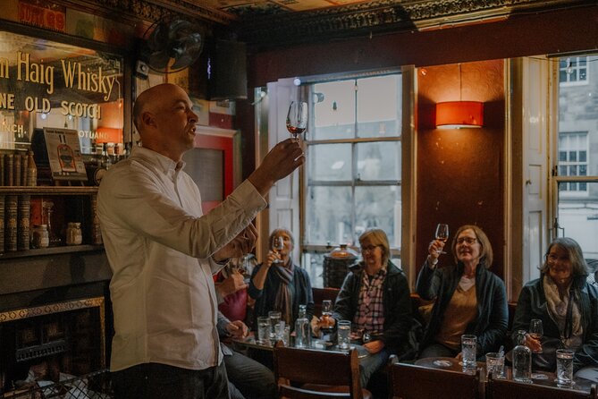Edinburgh: Whisky Tasting with Storytelling in a Historic Pub - The Waverley Bar setting