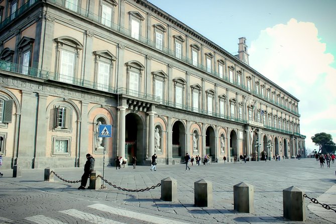 Exciting private tour of the Royal Palace and Bourbon Gallery - Piazza del Plebiscito and the Bourbon royal quarter