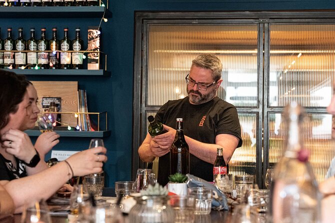 Explore Glasgow: Scottish Rogue Whisky Walking Pub Crawl - What the guides add