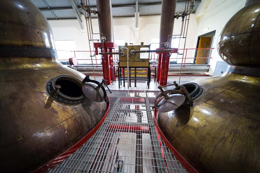 Falkirk: Distillery Tour with Whisky Tasting - Copper stills in the still house