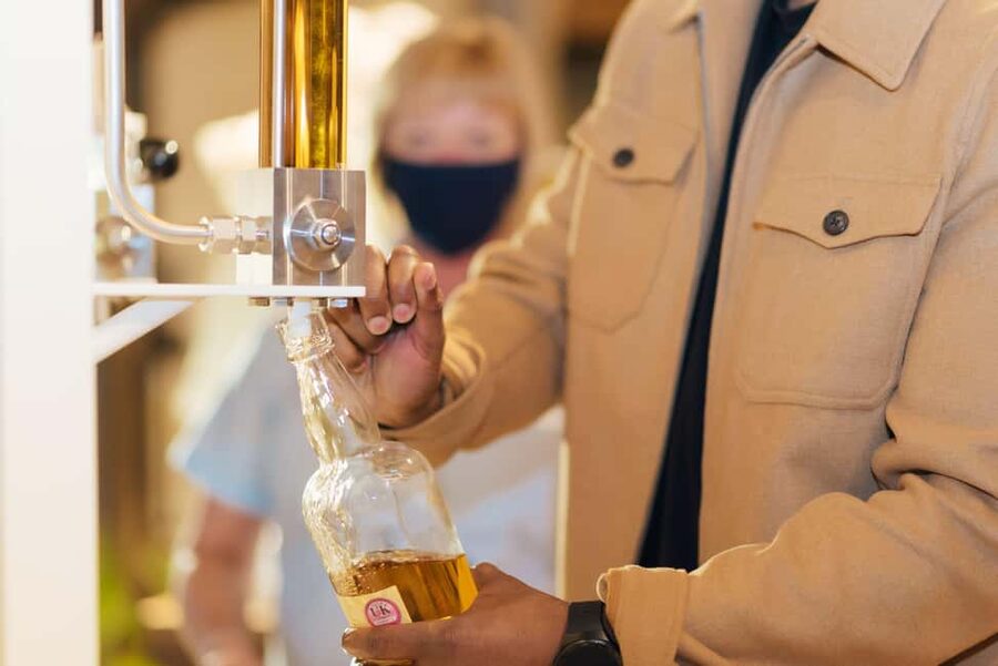 From Edinburgh: Glenkinchie Distillery Tour & Whisky Tasting - From Edinburgh streets to East Lothian fields