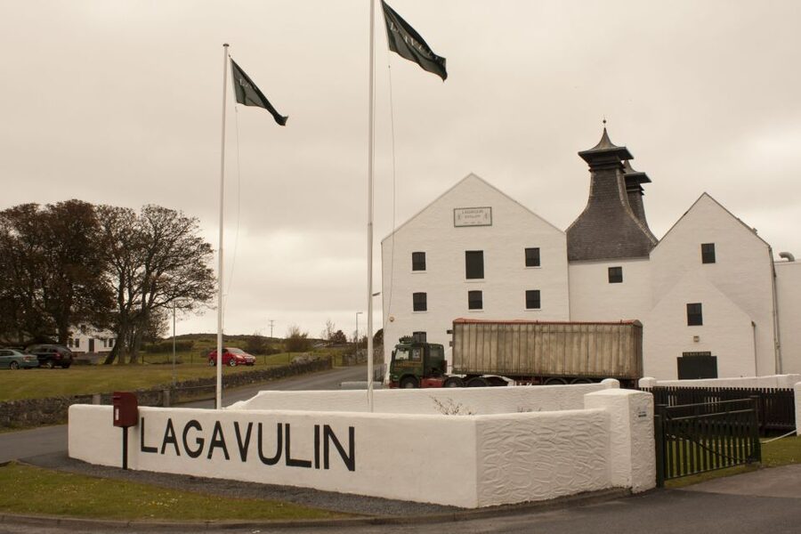 From Edinburgh: Islay and The Whisky Coast 4-Day Tour - Bowmore gives you a proper Islay base