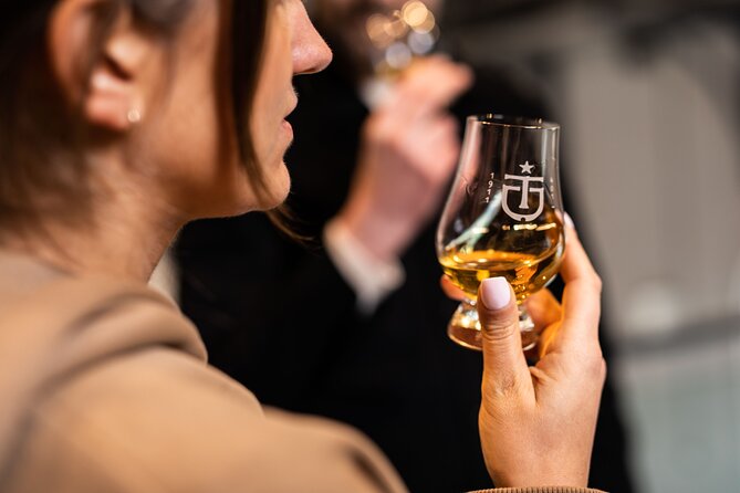 Giant's Causeway and Whisky Distillery tasting tour from Belfast - What the $74.67 price really covers