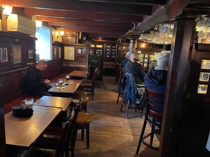 Glasgow: Go Drinking whisky with a Scotsman - A historic Glasgow pub, not a whisky showroom