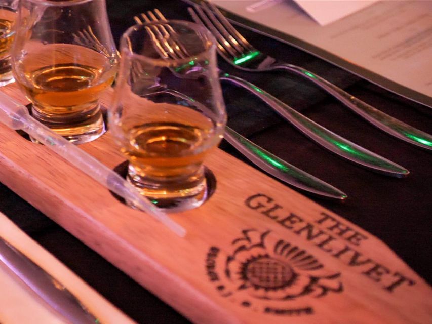 Glasgow: Whisky tasting and Scottish Cheeseboard - The whisky flight: three Scottish pours to compare