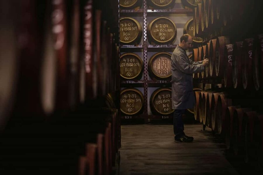 Gran Canaria: Food Tour with Distillery Visit & Lunch - A family-owned restaurant for the main meal