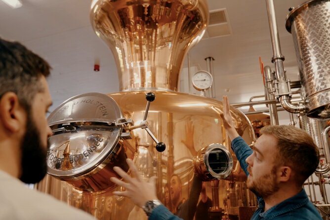 Guided Tour to Shed Distillery of PJ Rigney in Leitrim - The whiskey tasting with a distillery ambassador