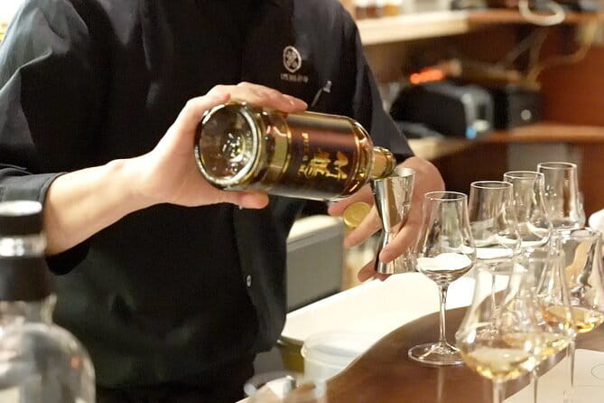 Hidden Gem Food & Whiskey Night Tour near Roppongi - The 5 p.m. meeting at Oslo Coffee