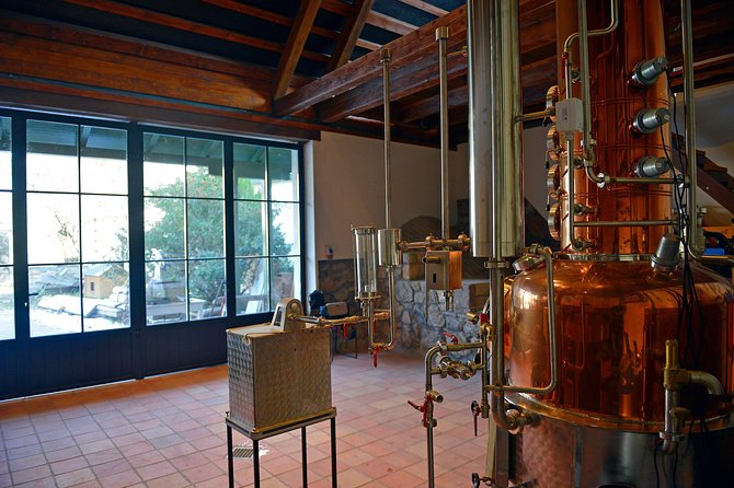 Hungarian pálinka distillery visit and tasting - Who will enjoy this experience most?